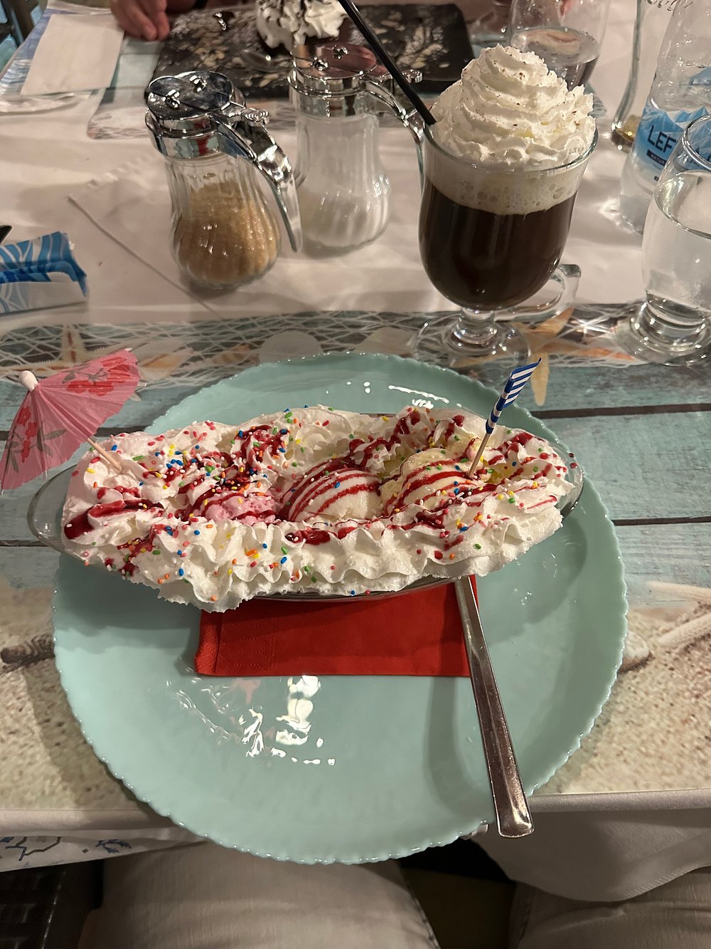 Banana split dessert